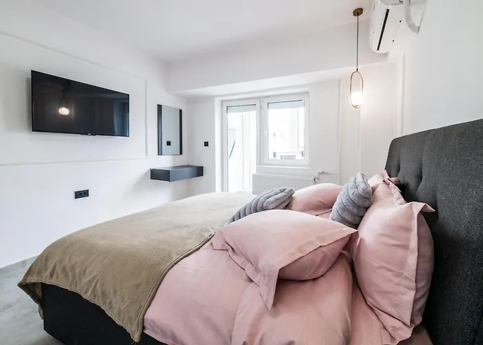 Charming Retreat - Cozy 2br Near Center דירה בוקרשט