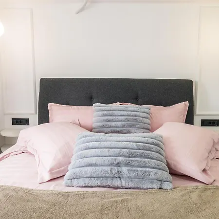 Charming Retreat - Cozy 2br Near Center * בוקרשט