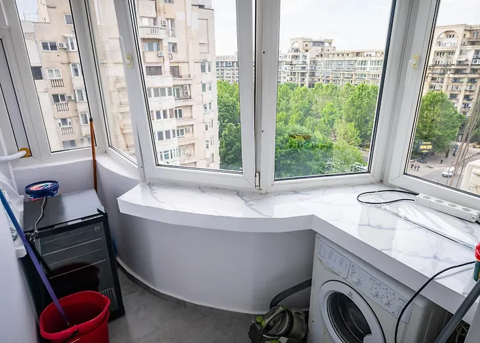 Charming Retreat - Cozy 2br Near Center *