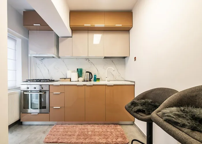 Charming Retreat - Cozy 2br Near Center *