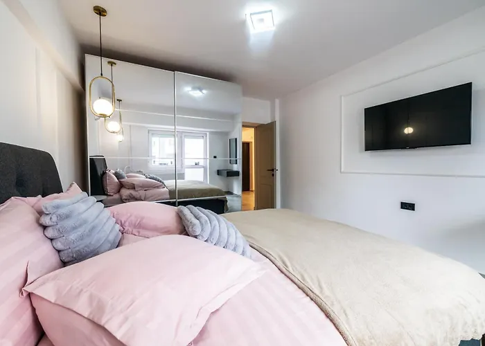 Charming Retreat - Cozy 2br Near Center شقة *