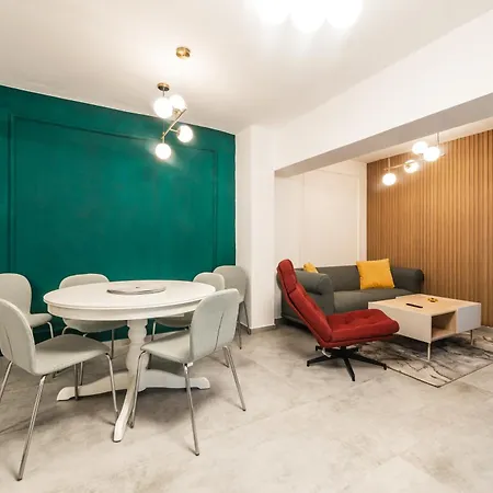 Charming Retreat - Cozy 2br Near Center Lägenhet