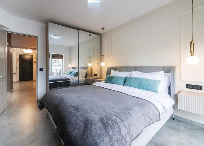 Charming Retreat - Cozy 2br Near Center Apartament