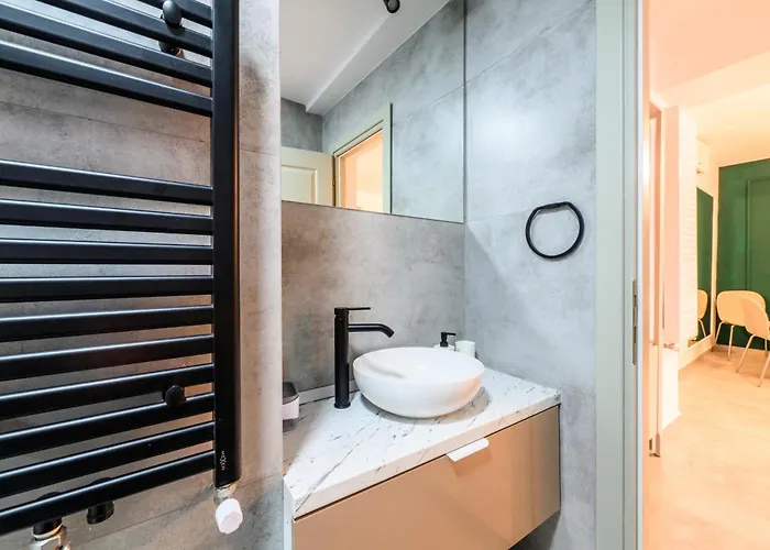 Charming Retreat - Cozy 2br Near Center Apartament *