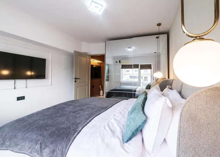 Charming Retreat - Cozy 2br Near Center *